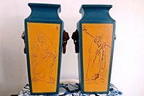 紫砂壶图片：四方人物对瓶 - 美壶网