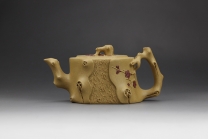 紫砂壶图片：双色梅椿壶（黄龙山原矿段泥） - 美壶网