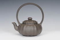 紫砂壶图片：菱韵提梁（2013年工艺师晋级壶） - 美壶网