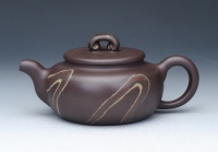 紫砂壶图片：如意腰鼓壶 紫五色土绞泥 - 美壶网
