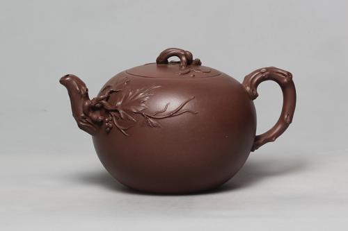 陈国宏紫砂壶 松鼠葡萄 