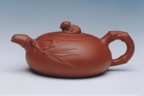 紫砂壶图片：慢听竹风手工调砂泥 - 美壶网