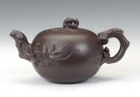 紫砂壶图片：小松鼠葡萄 - 美壶网