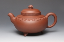 紫砂壶图片：云纹间三足鼎 - 美壶网