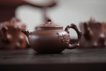 紫砂壶图片：寒香小壶（黄龙山原矿红皮龙） - 美壶网