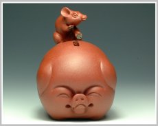紫砂壶图片：鼠钱系列-鼠钱猪福 - 美壶网