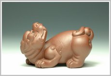 紫砂壶图片：回头貔貅 - 美壶网