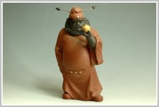 紫砂壶图片：钟馗引福 - 美壶网