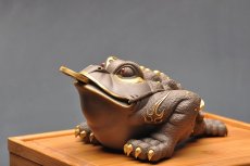 紫砂壶图片：徐秀棠高徒范志峰〖金钱多多〗香港大世界收藏 24K金 - 美壶网