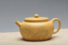 紫砂壶图片：国助工和石装饰 荷深水风阔,雨过清香发 全手古柿 - 美壶网