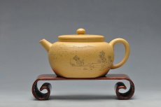 紫砂壶图片：墨陶装饰  王翔山水  全手古柿 淡雅得趣 - 美壶网