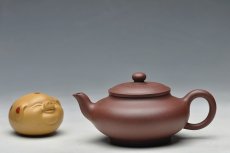 紫砂壶图片：线条流畅 实用小品 雅韵 - 美壶网