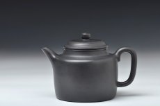 紫砂壶图片：万阗阗近作 气势雄壮全手精品剑流高德中 大亨遗韵 - 美壶网