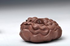 紫砂壶图片：和气生财 金蟾 栩栩如生 - 美壶网