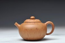 紫砂壶图片：砂美 型美  全手贡珠 蔡岩峰新作 炮管一捺底 - 美壶网