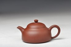 紫砂壶图片：实用耐品 全手小半月 适合绿茶 - 美壶网