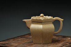 紫砂壶图片：庄严肃穆砂中佛 青灰段砂 老味具显 大僧帽 - 美壶网