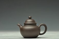 紫砂壶图片：历史泥料 乌泥小掇球和小虚扁 不接受定做 - 美壶网