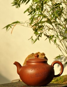 紫砂壶图片：饱满圆润 优质降坡泥 全手灵丰 遥想兰亭下清风满竹林 - 美壶网