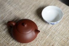 紫砂壶图片：为茶而生 陈腐极品底槽青 全手小福壶 - 美壶网