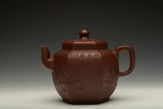 紫砂壶图片：助工袁德波装饰 通景山水  锦上添花 全手步步高登 - 美壶网