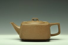 紫砂壶图片：方圆之精妙 优质青段 挺拔刚正 全手精工砂四方 经典代表作 - 美壶网