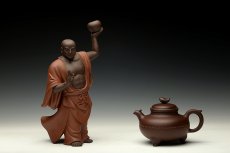 紫砂壶图片：于洪霞新作 造型新颖  全手凤鸣 寓意吉祥 - 美壶网