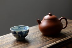 紫砂壶图片：许学军新作 壶体细腻 身型挺拔  全手玉茗 优质朱砂泥 - 美壶网