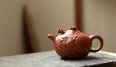 紫砂壶图片：器型饱满  精品扁鱼化龙  做工精细 - 美壶网