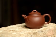 紫砂壶图片：史云棠高徒储俊伟作品 大品花货 饱满大气  全手智竹 - 美壶网