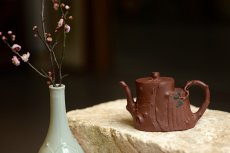 紫砂壶图片：单志萍乙未年全手新作 颇具玩味~ 松梅常青 有难度的花货~ - 美壶网