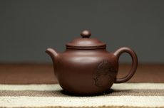 紫砂壶图片：此壶造型饱满 线条流畅 做工精美 掇只 - 美壶网