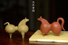 紫砂壶图片：施奇华特色文房茶宠 全手工马 颇有玩味~ - 美壶网