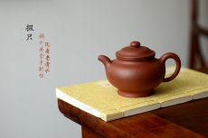 紫砂壶图片：油润老清水 顾小英新作 光素经典器形 全手掇只 挺拔厚重 - 美壶网