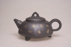 紫砂壶图片：嵌金飞来福 - 美壶网