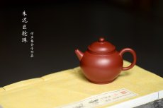 紫砂壶图片：夏日杀茶利器 红袍朱泥 全手小巨轮珠 型制可人 炮管直流 - 美壶网