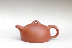紫砂壶图片：如意半月壶 - 美壶网