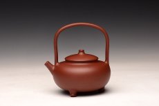 紫砂壶图片：饱满挺拔 圆润可人 于洪霞乙未年全手作品 童馨提梁 - 美壶网