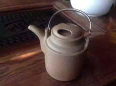 紫砂壶图片：精致不凡妙趣自然洋桶壶 - 美壶网