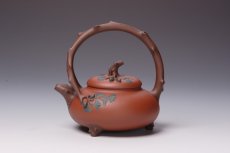 紫砂壶图片：银杏提梁壶 - 美壶网
