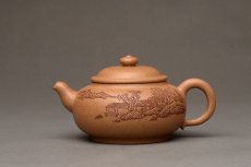 紫砂壶图片：颇有玩味 渐入佳境  全手乳丁 老段泥 - 美壶网