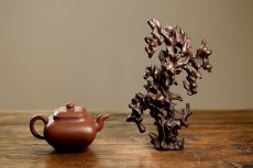 紫砂壶图片：手感丰润 造型好玩 全手文房假山 - 美壶网