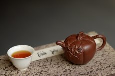 紫砂壶图片：原创作品 孙伟强张新亚合作 贴叶精湛 灵巧曼妙 小南瓜 - 美壶网