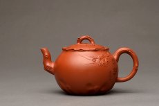 紫砂壶图片：朱牧清新品 葡萄壶 实用花货 原矿赵庄朱泥 难度颇大 - 美壶网