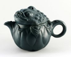 紫砂壶图片：荷叶金蟾 - 美壶网