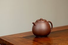 紫砂壶图片：美壶特惠 谭华斌近作 小龙蛋 钢管直流~球孔 古拙有味 - 美壶网