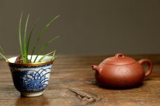 紫砂壶图片：美壶特惠 路达全手新品 温润可人 扁而不僵 全手扁腹 - 美壶网