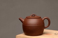 紫砂壶图片：王微全手新品 做工精致 全手铺砂巨轮 杀茶利器  - 美壶网