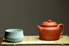 紫砂壶图片：钱伟刚精心装饰三陀图 经典实用 优质朱泥 德中 - 美壶网