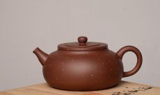 紫砂壶图片：王微全手新品 做工精致 大口实用有趣 全手铺砂锦泉 - 美壶网